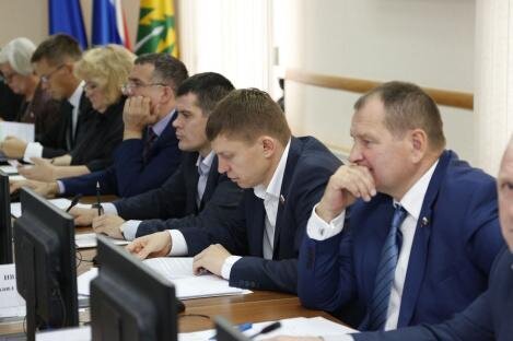 В Думе Ханты-Мансийска распределили портфели руководителей постоянных комитетов В Думе Ханты-Мансийска распределили портфели руководителей постоянных комитетов
