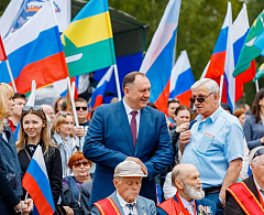 Ханты-Мансийск отметил День России и День города рождением 100-тысячного жителя