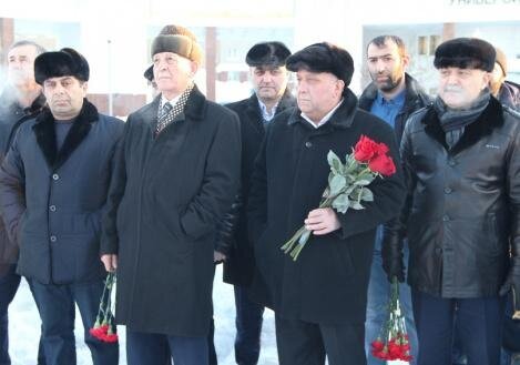 Почетные гости из Азербайджана почтили память уважаемого земляка Почетные гости из Азербайджана почтили память уважаемого земляка