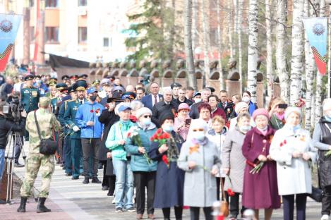 Хантымансийцы возложили цветы к Вечному огню в День Победы