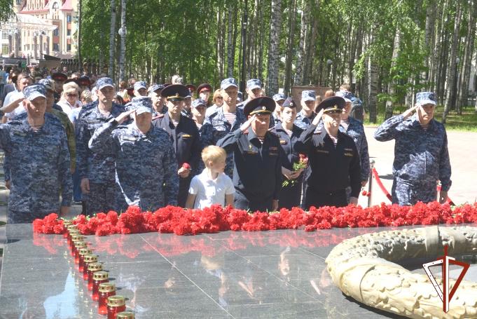 В день памяти и скорби Росгвардия почтила память участников Великой Отечественной войны  в Югре 