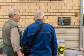 В Ханты-Мансийске в честь 100-летия со дня рождения основоположника хантыйской живописи Митрофана Алексеевича Тебетева установили мемориальную доску