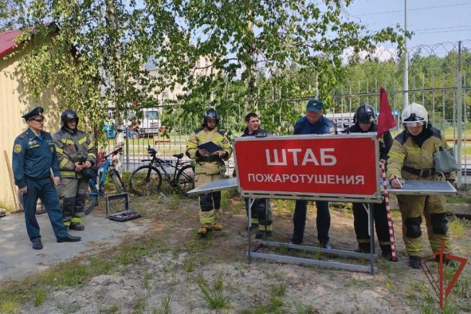 Действия по ликвидации пожара отработали росгвардейцы на ведомственных объектах в Югре Действия по ликвидации пожара отработали росгвардейцы на ведомственных объектах в Югре