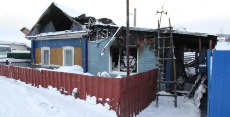 Администрация Ханты-Мансийска оказывает помощь жителям домов, пострадавших от пожара 