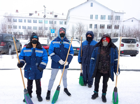 В Ханты-Мансийске стартовала зимняя трудовая кампания для несовершеннолетних