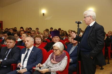 Тренировочный корт, многозальный кинотеатр и памятный знак в честь визита Николая Романова – горожане внесли предложения в «Народный бюджет»