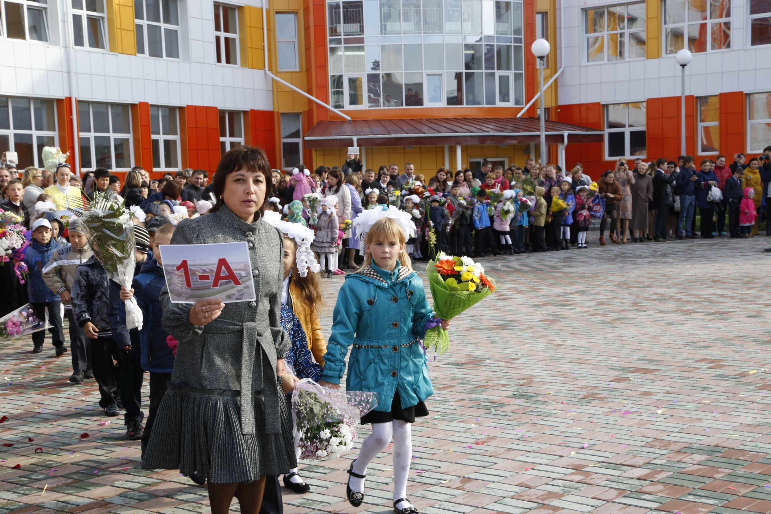 Отмена школы в ханты мансийске сегодня. 4 Школа Ханты-Мансийск. МБОУ СОШ 4 Ханты-Мансийск школа. Директор 4 школы Ханты Мансийск. Школа 7 Ханты-Мансийск.