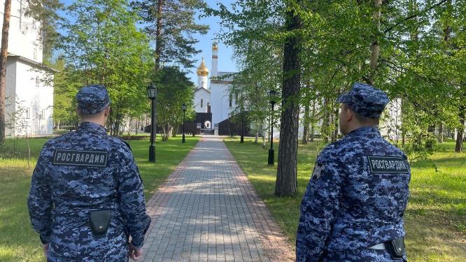 Военнослужащие и сотрудники Росгвардии обеспечили безопасность граждан в период проведения религиозных праздников и международных фестивалей в Югре Военнослужащие и сотрудники Росгвардии обеспечили безопасность граждан в период проведения религиозных праздников и международных фестивалей в Югре