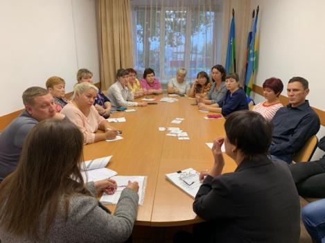 В Ханты-Мансийске законным представителям детей-сирот разъяснили новые поправки в окружном законе