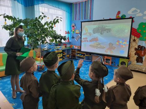 Дошколята Ханты-Мансийска соревновались в знании воинской истории страны