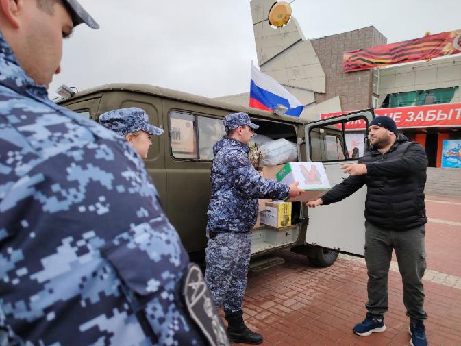 В Югре росгвардейцы организовали сбор гуманитарной помощи для нужд СВО В Югре росгвардейцы организовали сбор гуманитарной помощи для нужд СВО