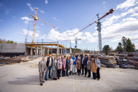 Депутаты городской Думы провели выездное заседание по строящимся объектам сферы образования Депутаты городской Думы провели выездное заседание по строящимся объектам сферы образования