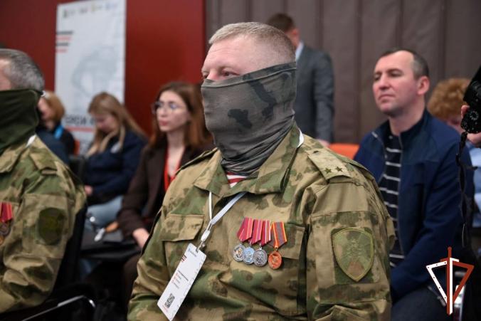 В Югре очередной выпуск авторской радиопрограммы «Росгвардия. Всегда на страже» посвящён уникальному образовательному проекту участников СВО «Герои Югры» В Югре очередной выпуск авторской радиопрограммы «Росгвардия. Всегда на страже» посвящён уникальному образовательному проекту участников СВО «Герои Югры»