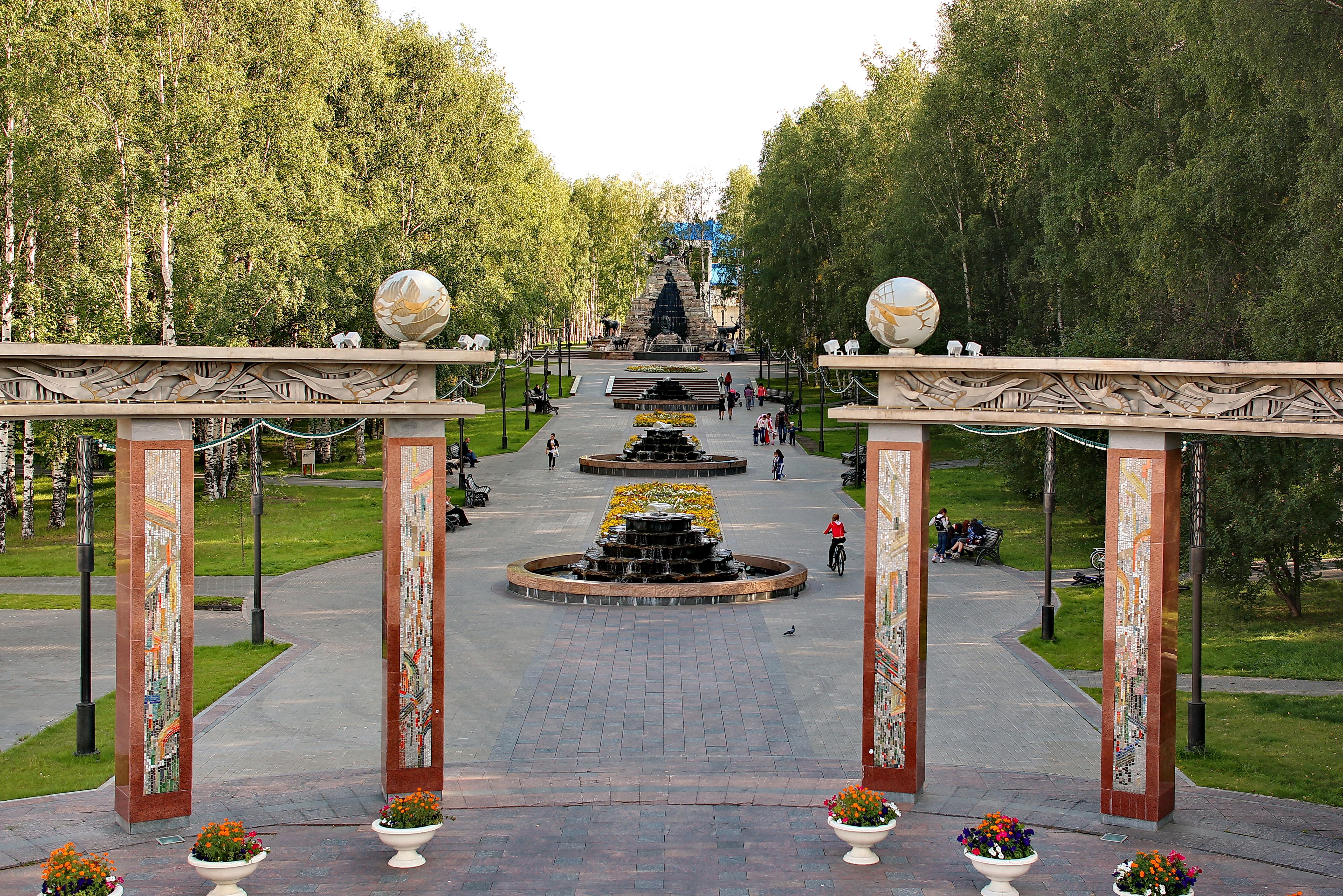 Парк Лосева Ханты-Мансийск фонтан
