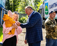 Глава Ханты-Мансийска Максим Ряшин поздравил жительниц города с Международным женским днем