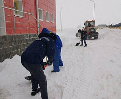 Трудовые коллективы коммунальных предприятий вышли на борьбу с природной стихией