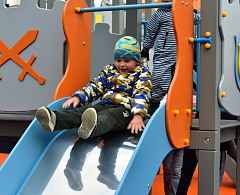 Хантымансийцы отпраздновали открытие новой детской площадки в центре города