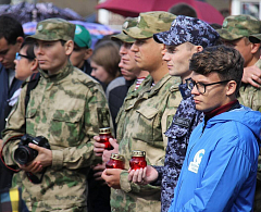 Помним и скорбим. В Ханты-Мансийске зажгли «свечу памяти»