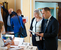 В Ханты-Мансийске вновь обсуждают современные тенденции развития местного самоуправления в России