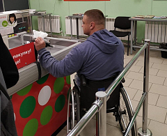 Предприятия торговли и общепита устранят замечания, связанные с их доступностью для маломобильных граждан