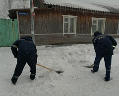 Трудовые коллективы коммунальных предприятий вышли на борьбу с природной стихией