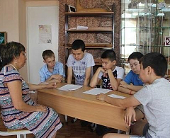 Любовь к природе через танец куреньку, игру на санквылтапе и народные потешки 