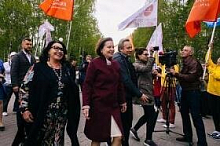 Наталья Комарова и Надежда Бабкина подписали декларацию о бережном отношении к энергоресурсам