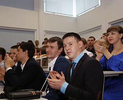 131 выпускник ЮГУ получил диплом с отличием 