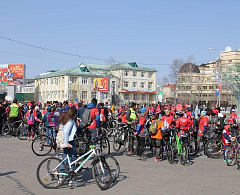 В столице Югры День Победы отметили велопарадом «Звезда памяти»