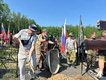 Субботник по уборке и благоустройству мест захоронений участников СВО и военных конфликтов прошел на Восточном кладбище