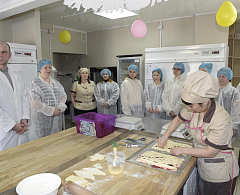 Пекарни окружной столицы раскрыли фирменные секреты выпечки юным горожанам