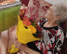 Ветерана из Ханты-Мансийска поздравили с 95-летием 