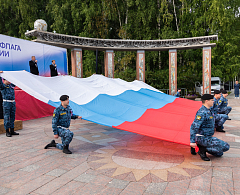 Поздравление Главы Ханты-Мансийска Максима Ряшина с Днём флага