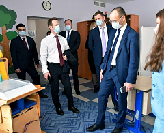 Первый заместитель Министра просвещения РФ положительно оценил инклюзивное образование в Ханты-Мансийске