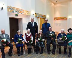Ветеранов Ханты-Мансийска наградили юбилейными медалями к 75-летию Великой Победы