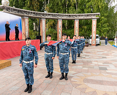 Поздравление Главы Ханты-Мансийска Максима Ряшина с Днём флага