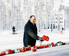 День воинской славы: В Ханты-Мансийске почтили память участников Сталинградской битвы