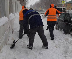 Трудовые коллективы коммунальных предприятий вышли на борьбу с природной стихией