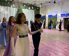 В Ханты-Мансийске прошёл окружной кадетский бал