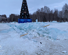 Ледовые городки разбирают в Ханты-Мансийске