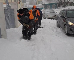 Трудовые коллективы коммунальных предприятий вышли на борьбу с природной стихией