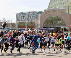01 мая 2014 года на Центральной площади города Ханты-Мансийска в рамках антинаркотической акции «Мы выбираем будущее» прошла легкоатлетическая эстафета по улицам города. 